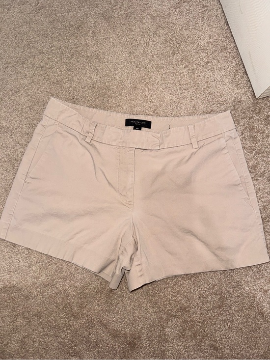 Ann Taylor Pants - CLEARANCE Ann Taylor Light Beige Cotton Kahki Shorts